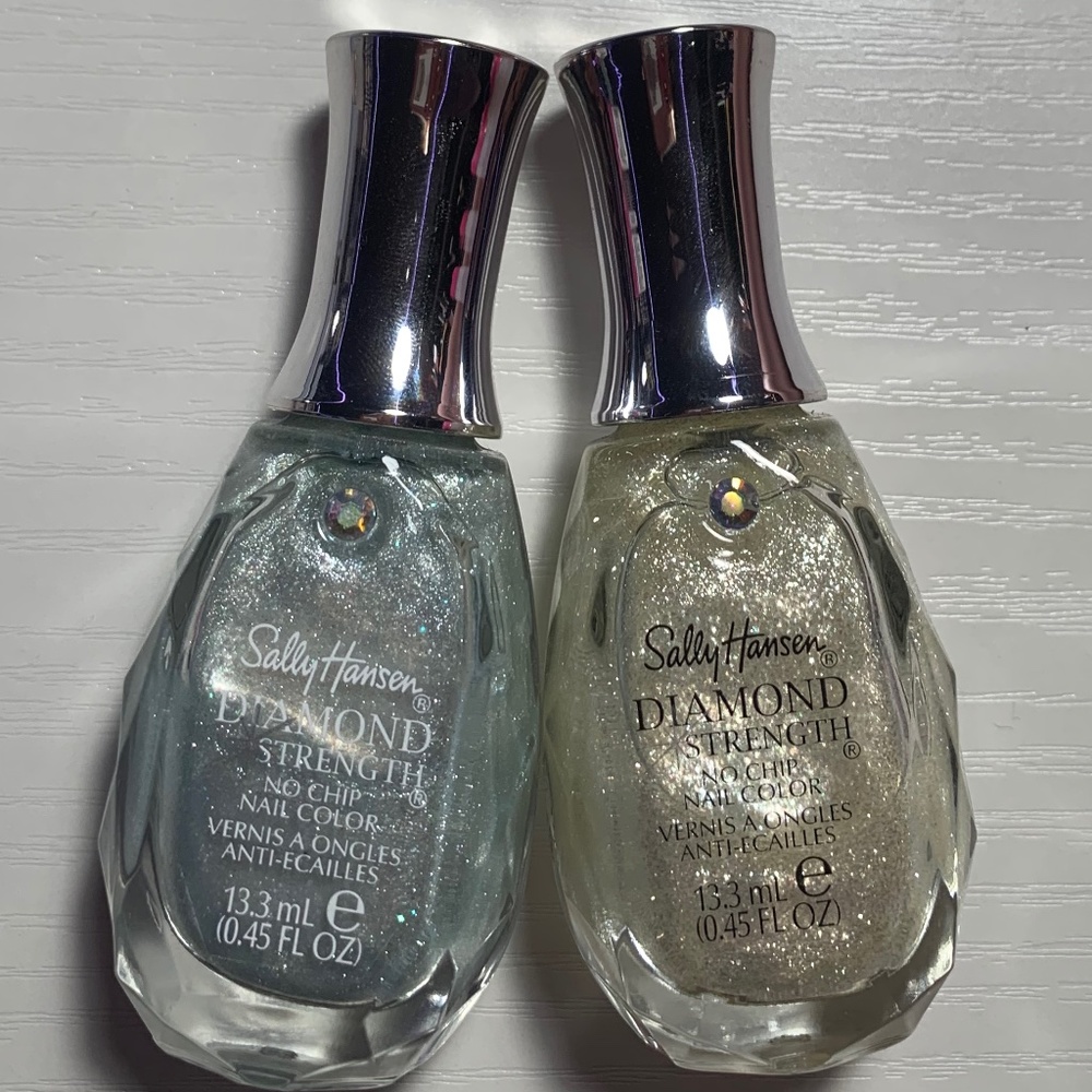 A Sally hansen diamond nail Polish
